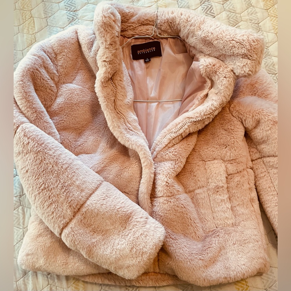 Women Cropped Faux Fur Jacket Fluffy Fuzzy Winter. Y2K shaggy short. Pink